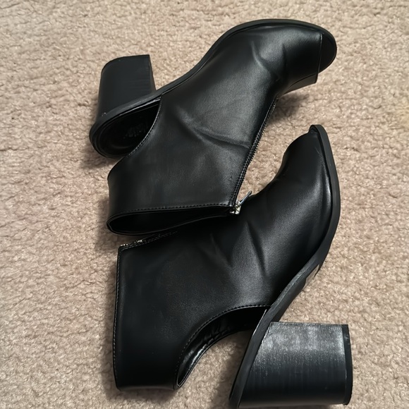 Charlotte Russe Varsity Booties Size 9 Color Black Silver - Picture 9 of 14